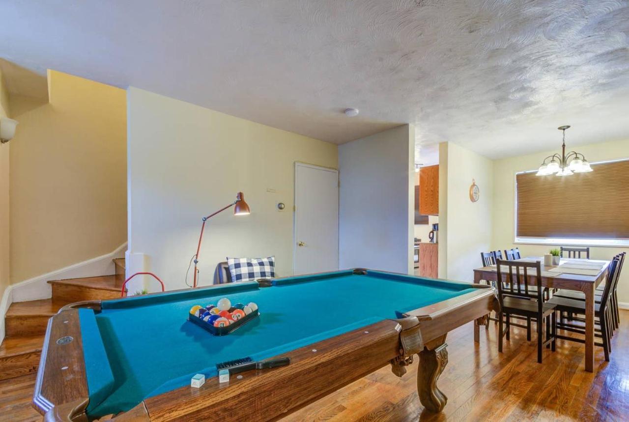 Modern Townhouse With Pool Table By Cozysuites Alexandria Exterior photo